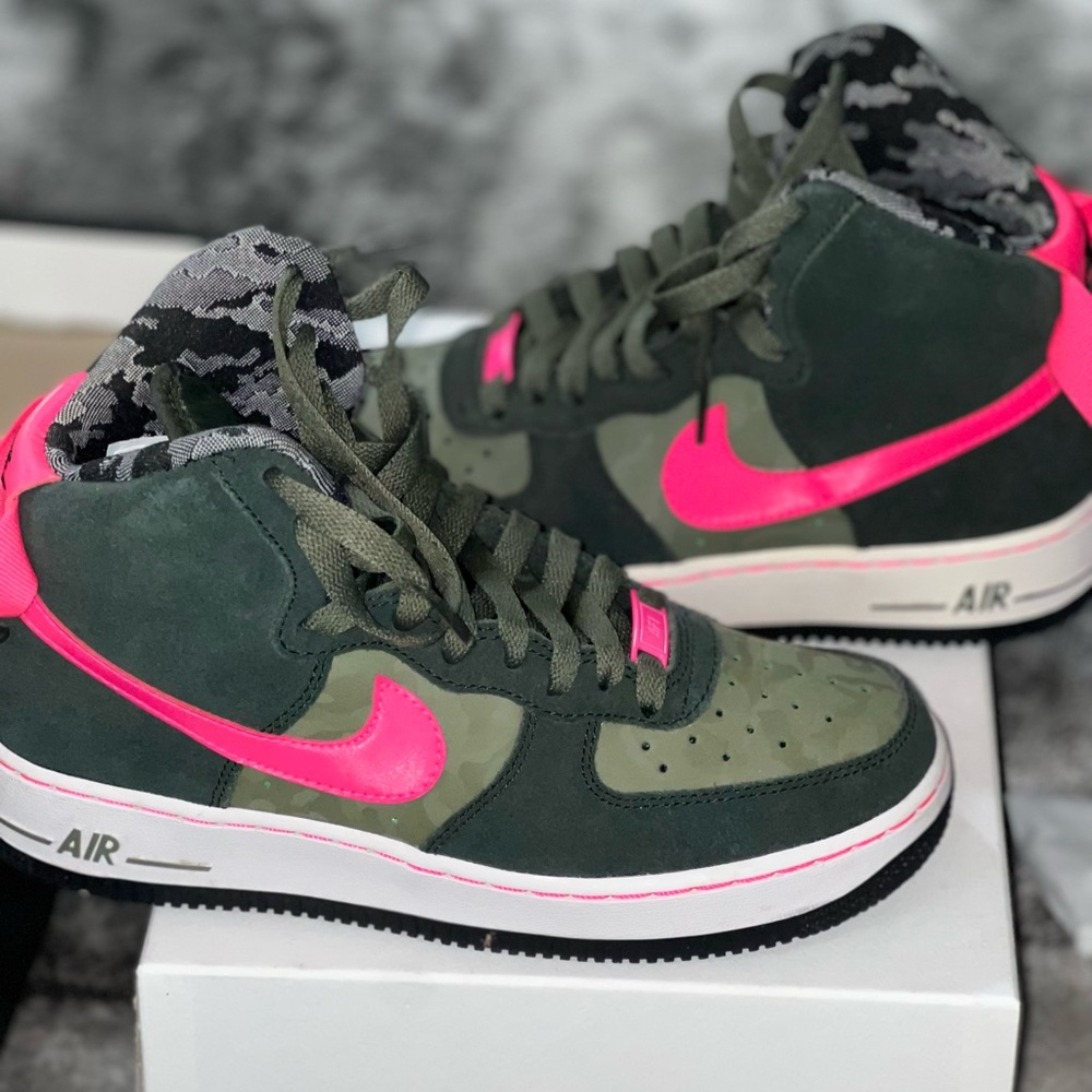 Green and Pink (NO BOX)
